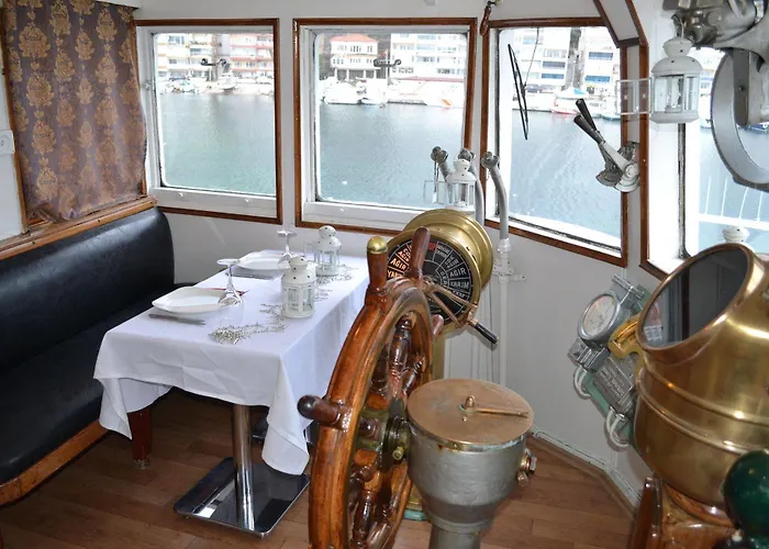 Otantik Gemi Hotel 3*